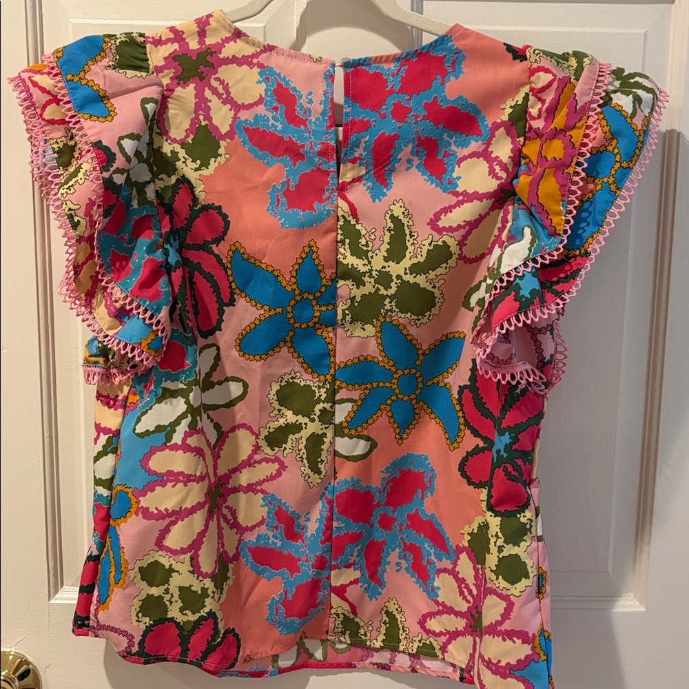 Floral Ruffle Sleeve Top Size Large - Picture 4 of 4